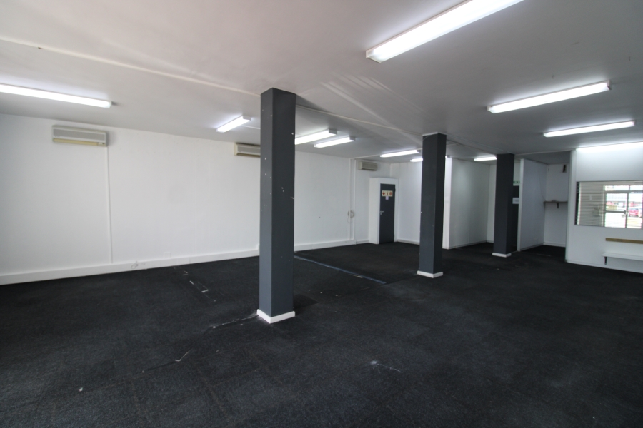 To Let commercial Property for Rent in Roundhay Western Cape